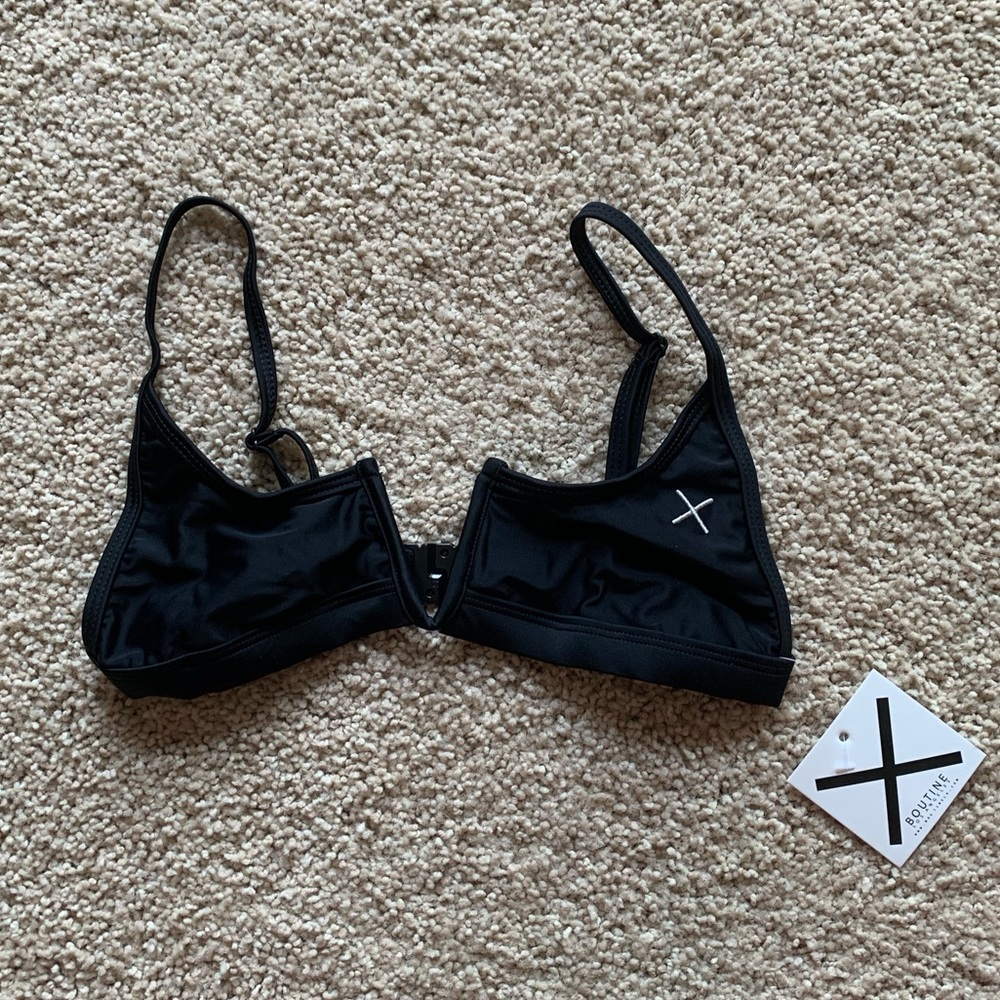 BoutineLA Manhattan Black V-Cut Top-NWT
